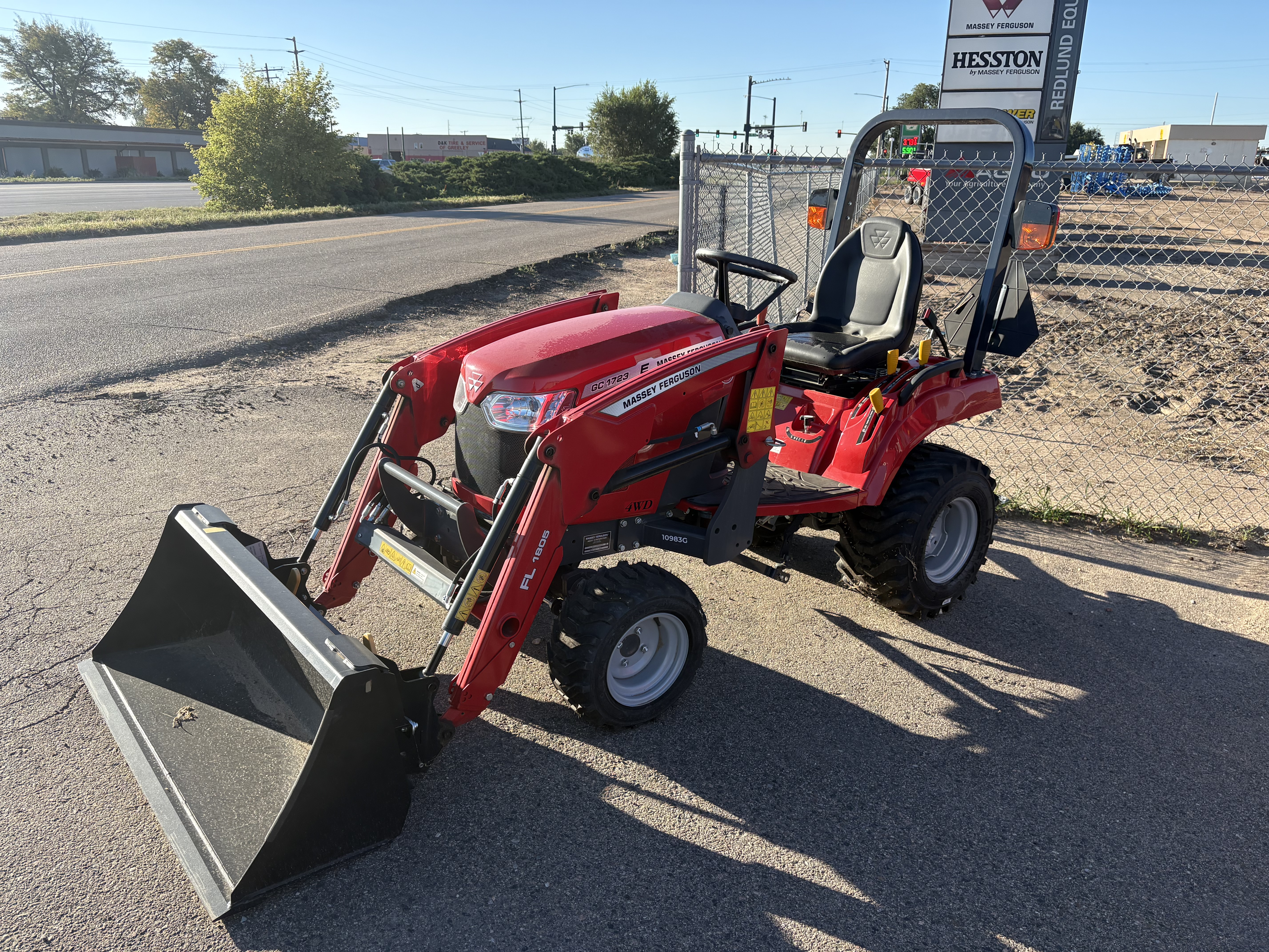 2025 Massey Ferguson MFGC1723E Tractor