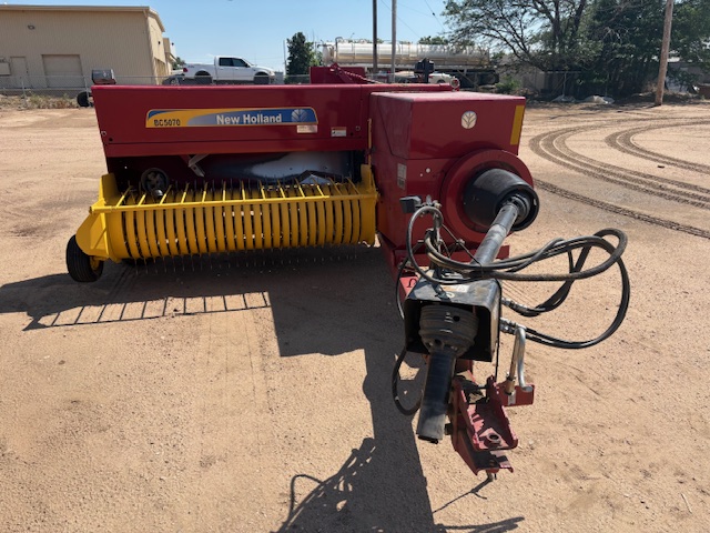 2011 New Holland BC5070 Baler/Square