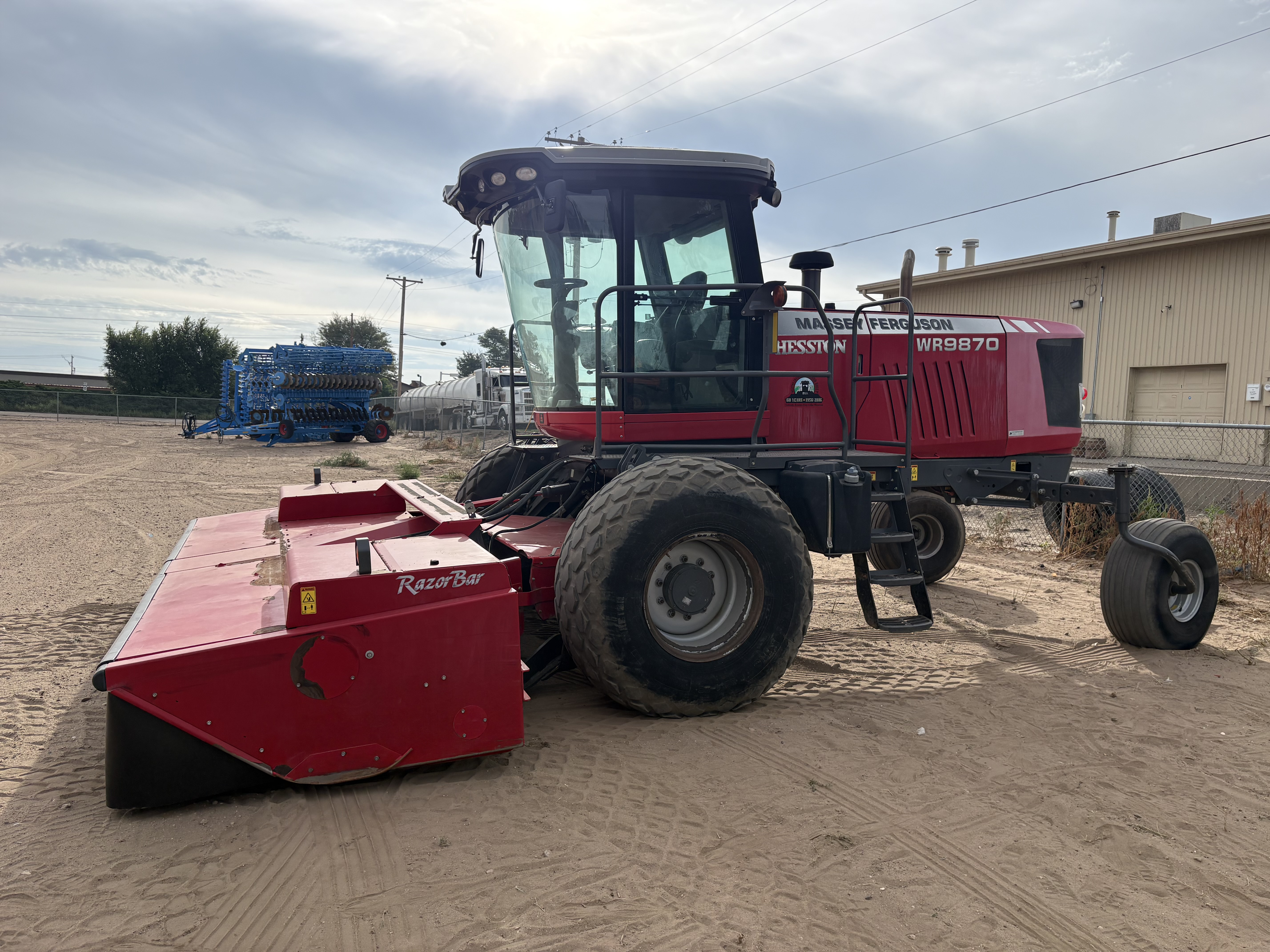 2016 Massey Ferguson MFWR9870 Windrower