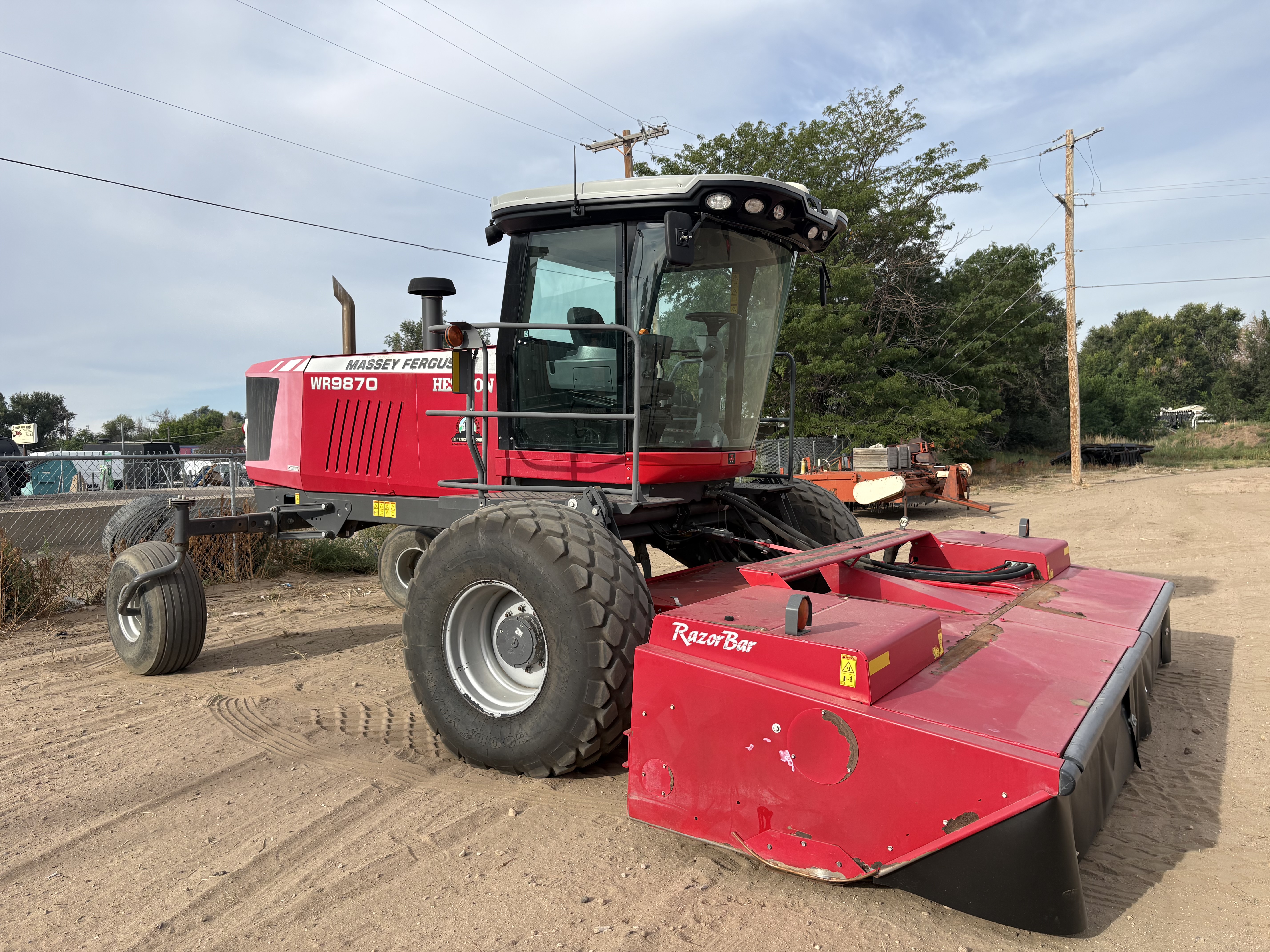 2016 Massey Ferguson MFWR9870 Windrower