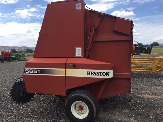 2000 Hesston 565T Baler/Round