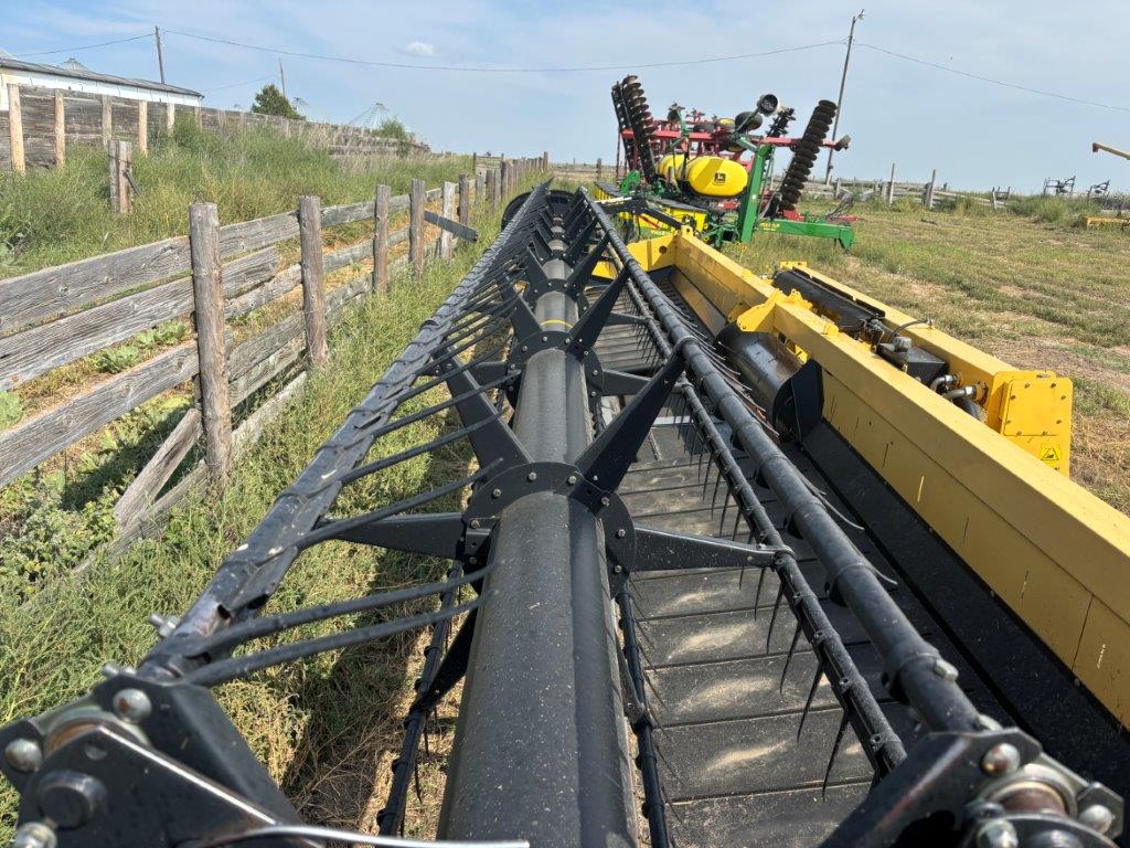 2012 New Holland 880CF Header Draper