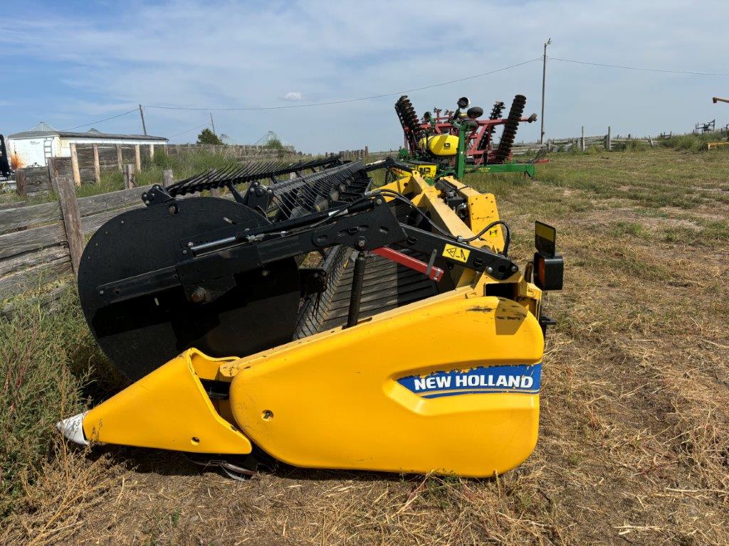 2012 New Holland 880CF Header Draper