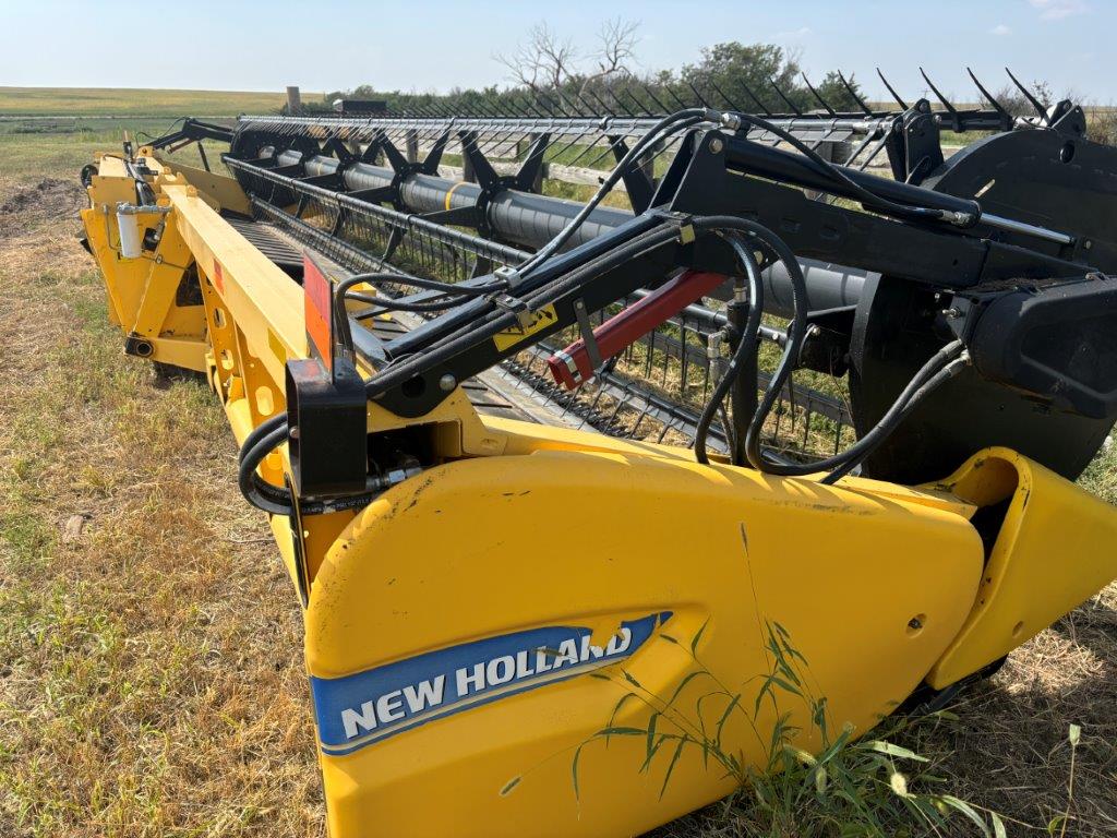 2012 New Holland 880CF Header Draper