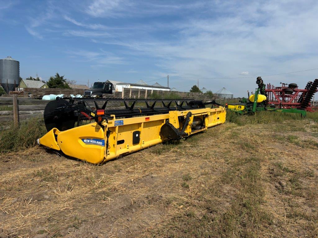 2012 New Holland 880CF Header Draper