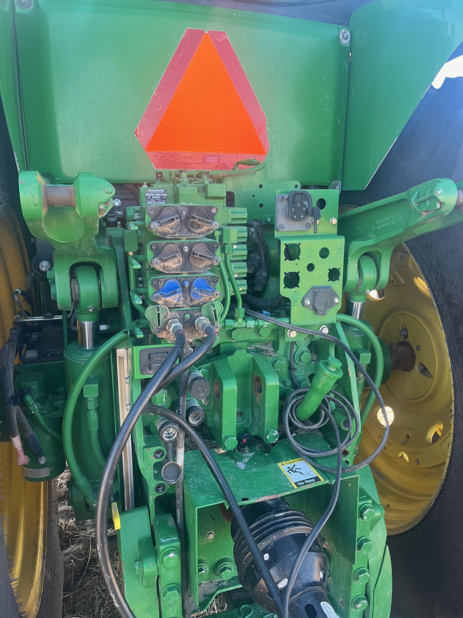 2013 John Deere 7215R Tractor