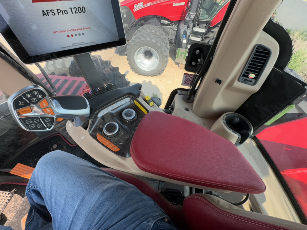 2023 Case IH Steiger 370 AFS Tractor