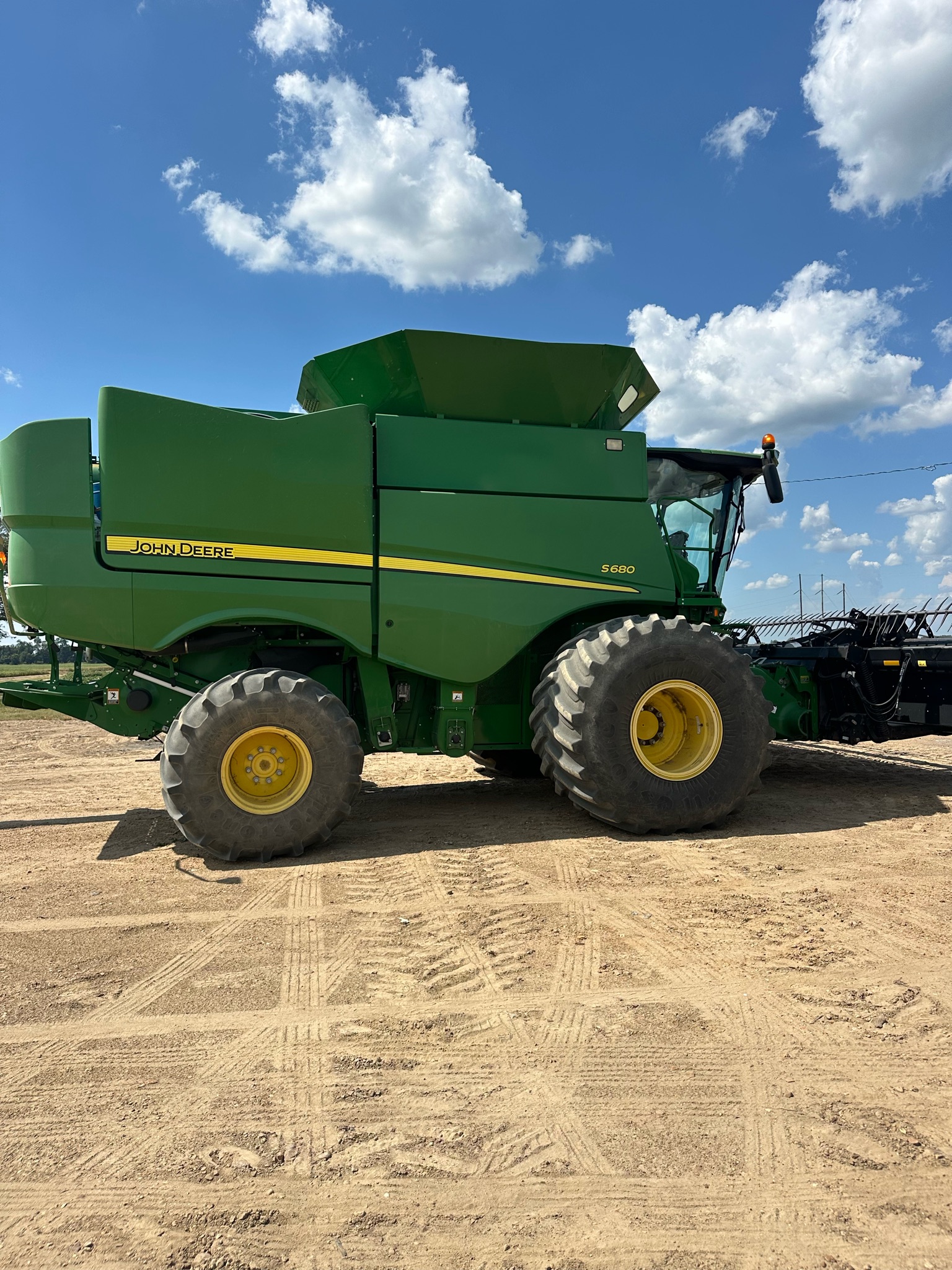 2017 John Deere S680 Combine