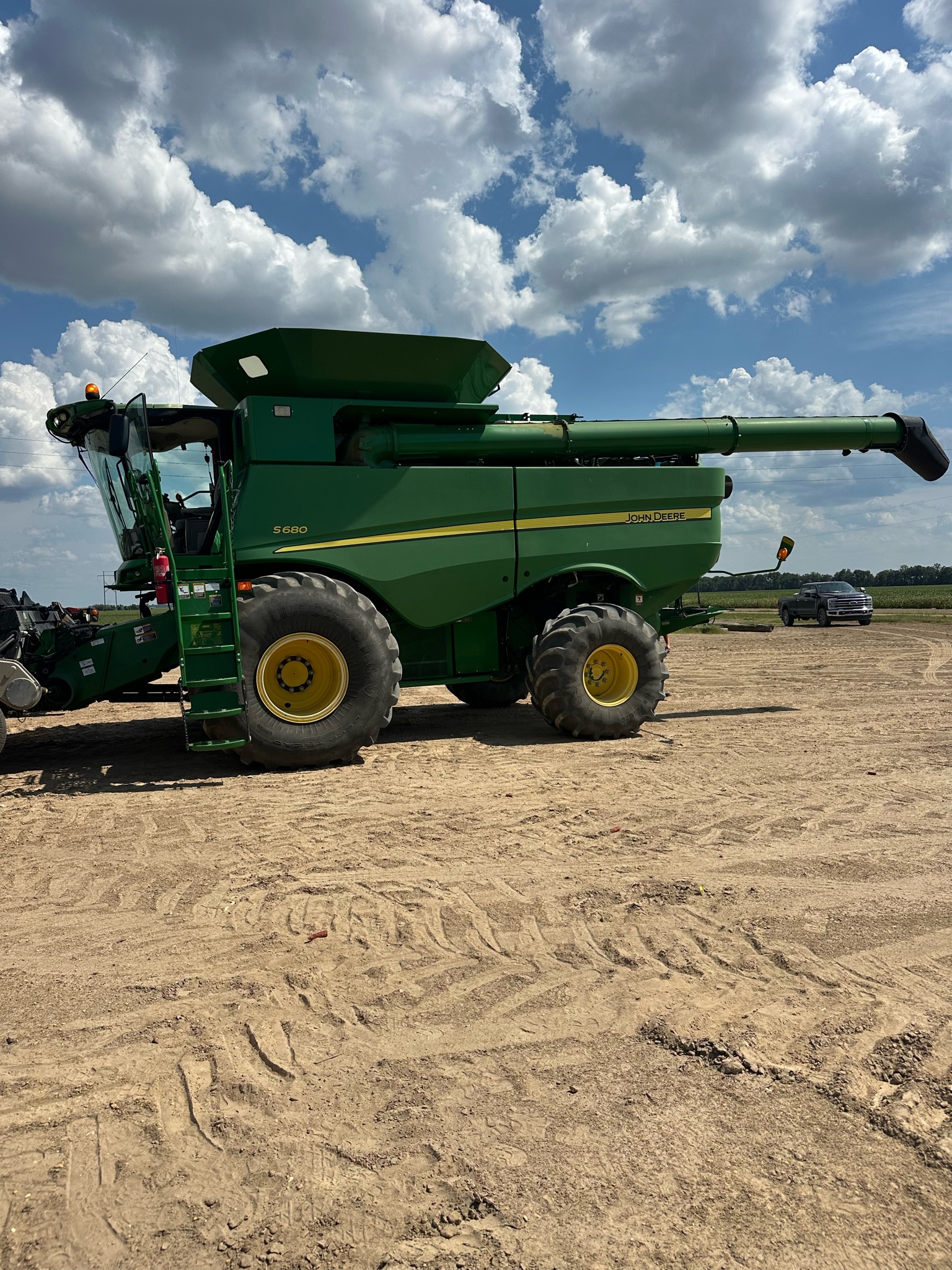 2017 John Deere S680 Combine