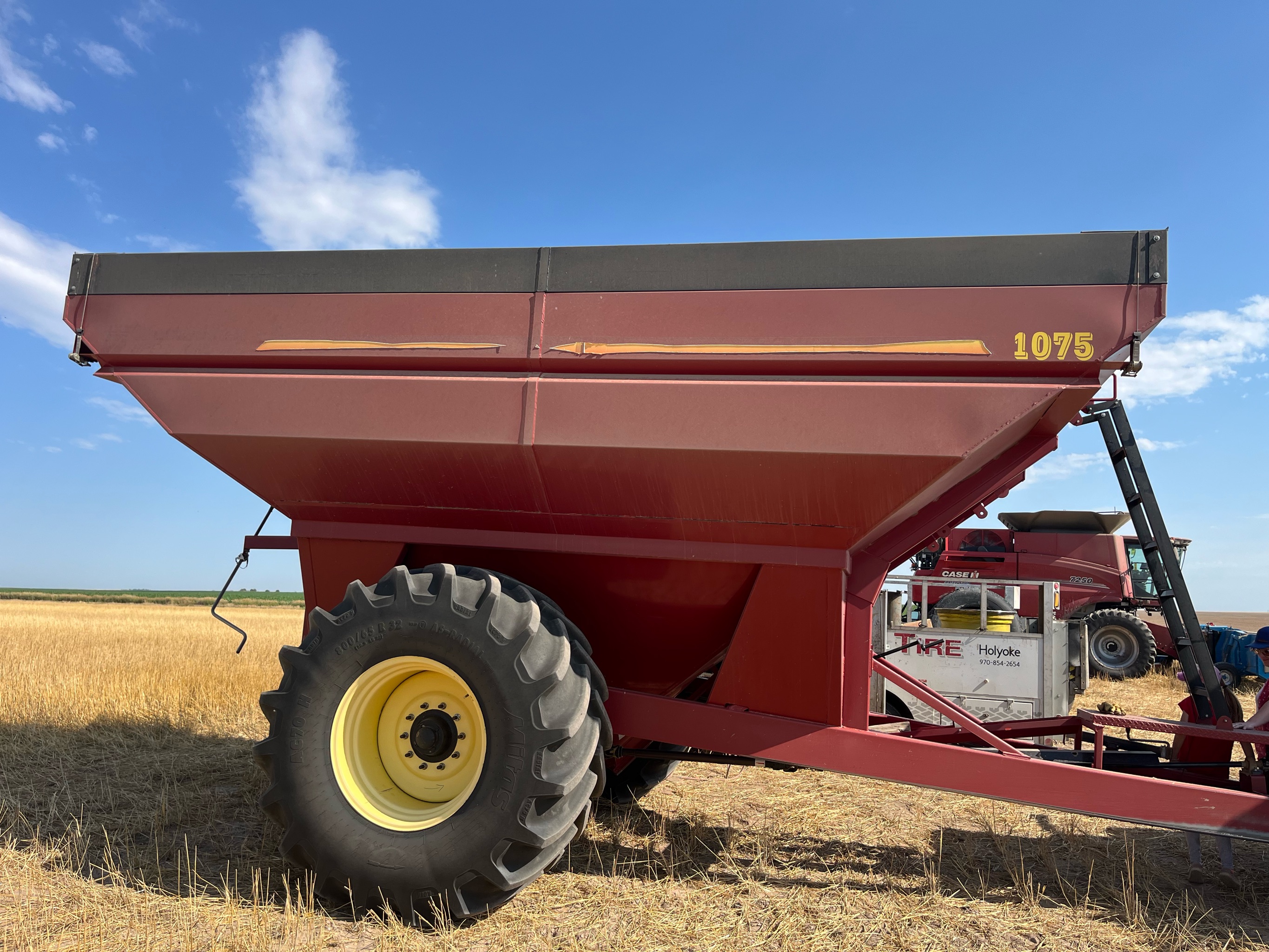 2014 Crust Buster 1075 Grain Cart