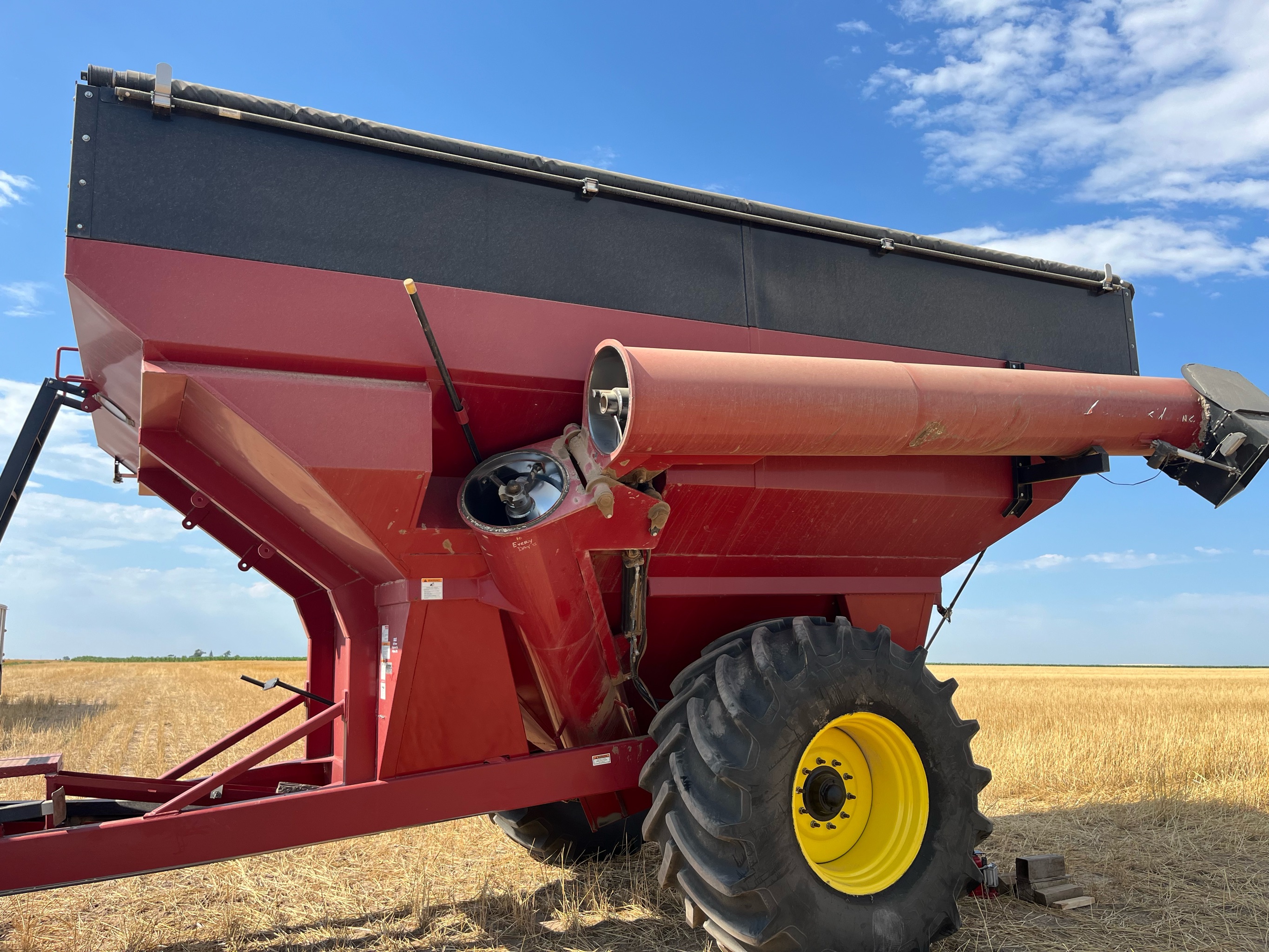 2014 Crust Buster 1075 Grain Cart