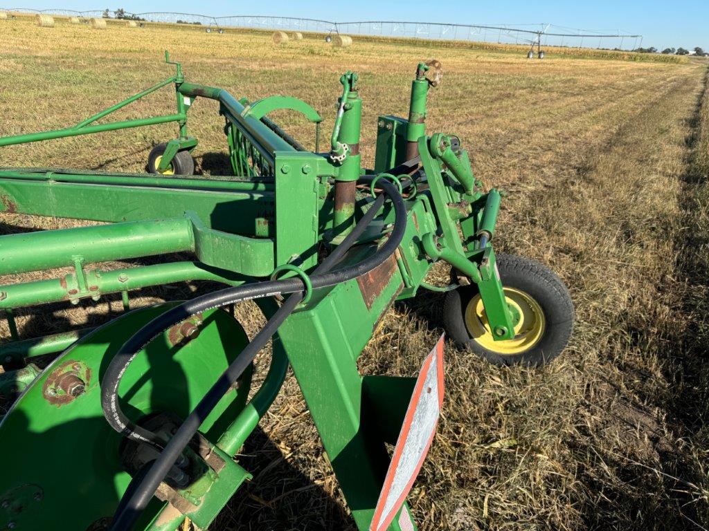 John Deere 700 Rake