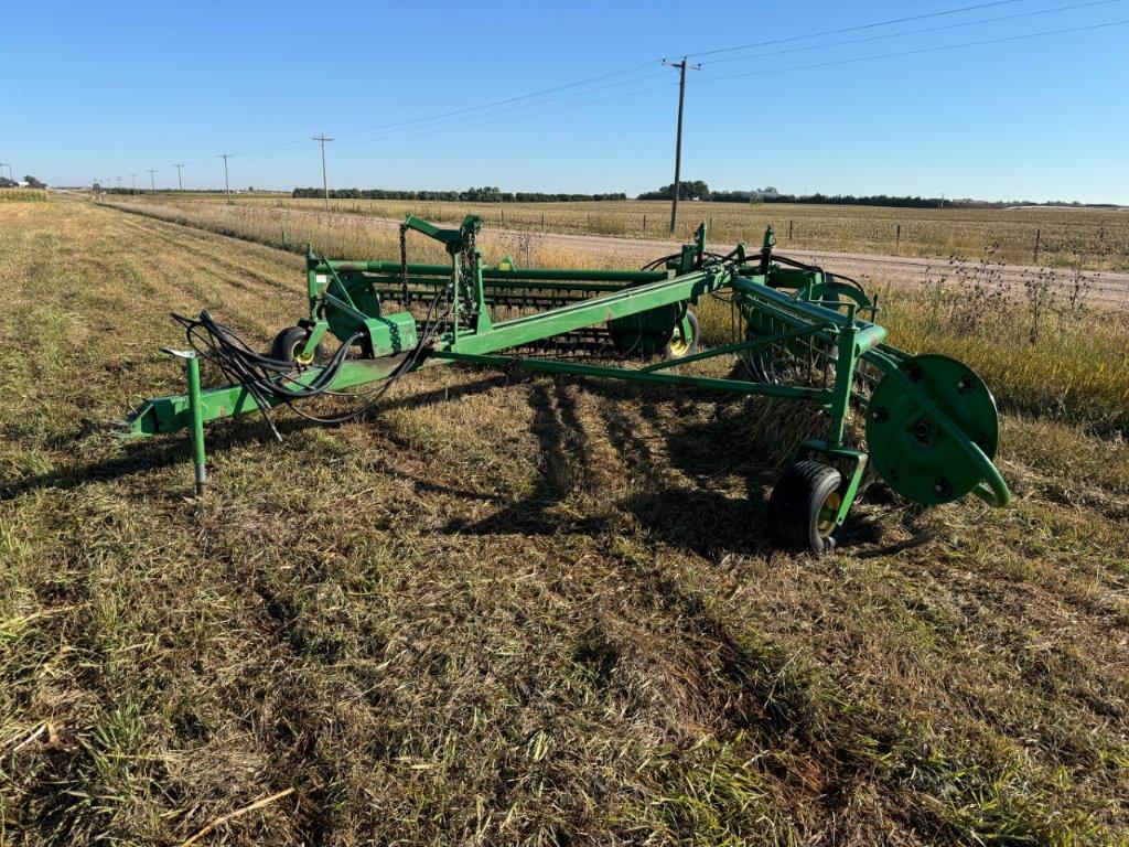 John Deere 700 Rake