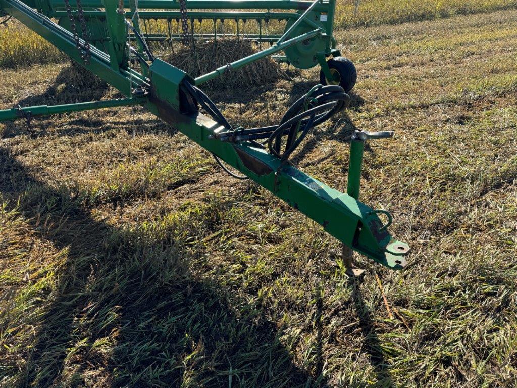 John Deere 700 Rake