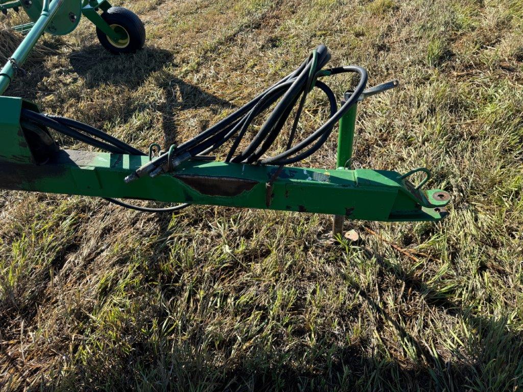 John Deere 700 Rake