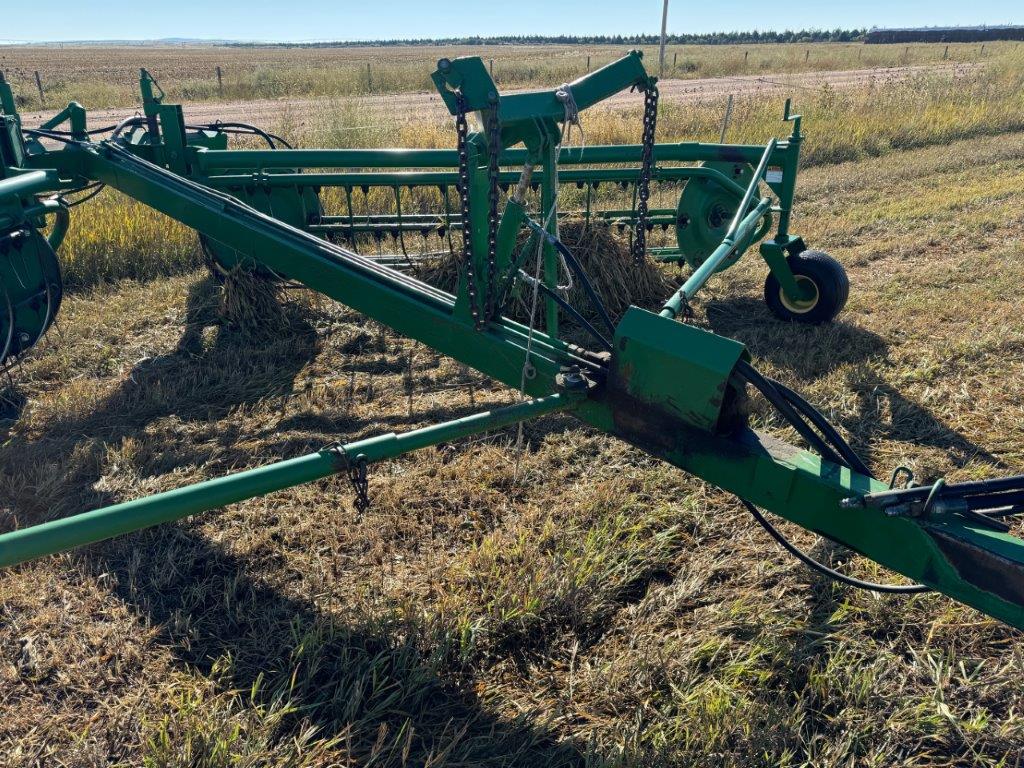 John Deere 700 Rake