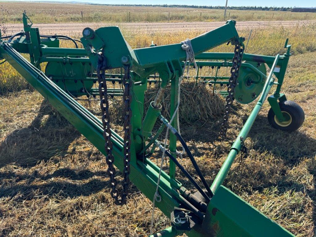 John Deere 700 Rake