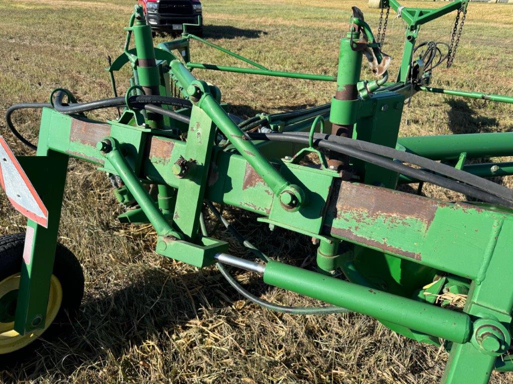 John Deere 700 Rake