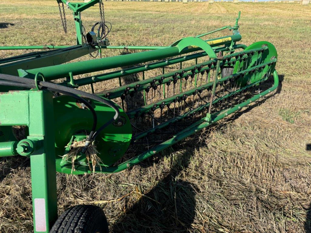 John Deere 700 Rake