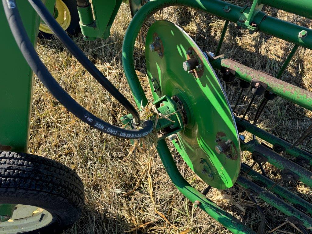 John Deere 700 Rake