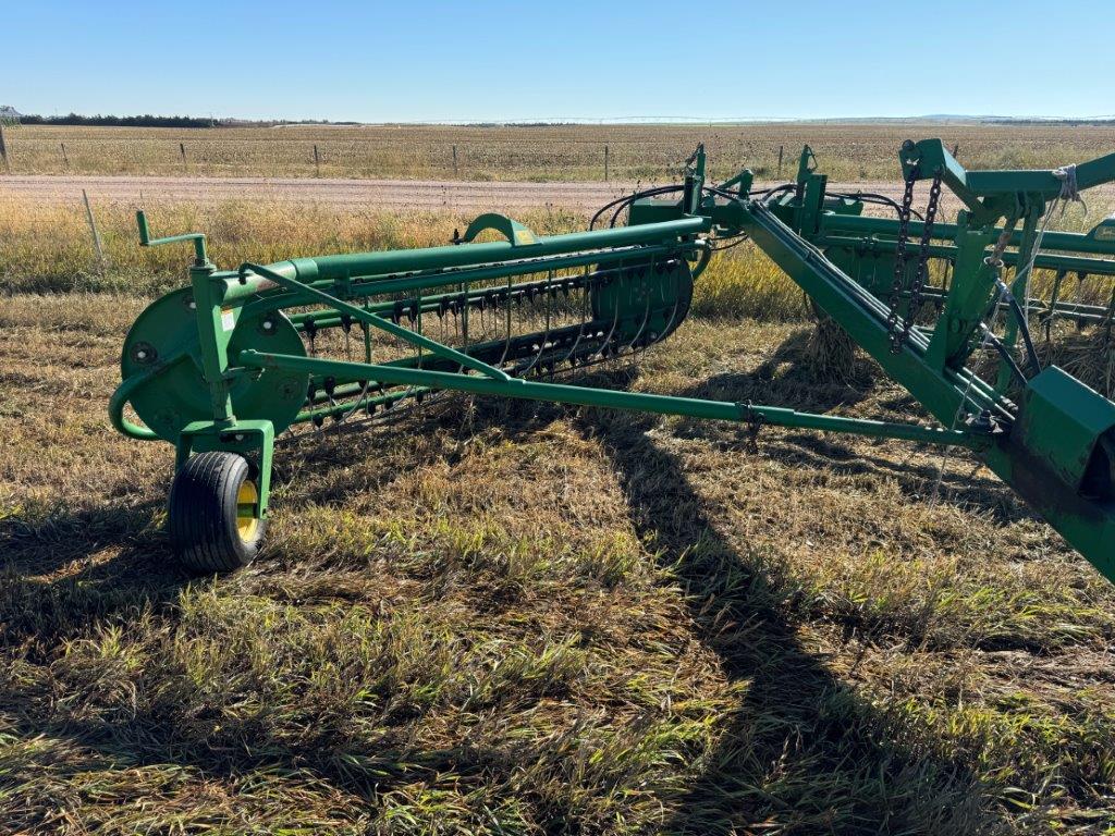 John Deere 700 Rake