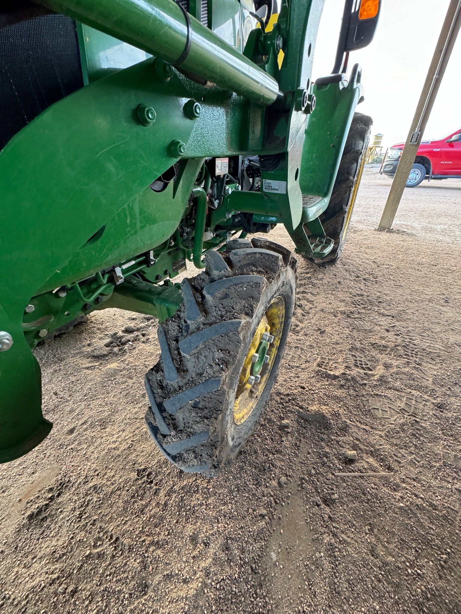 2023 John Deere 3033R Tractor