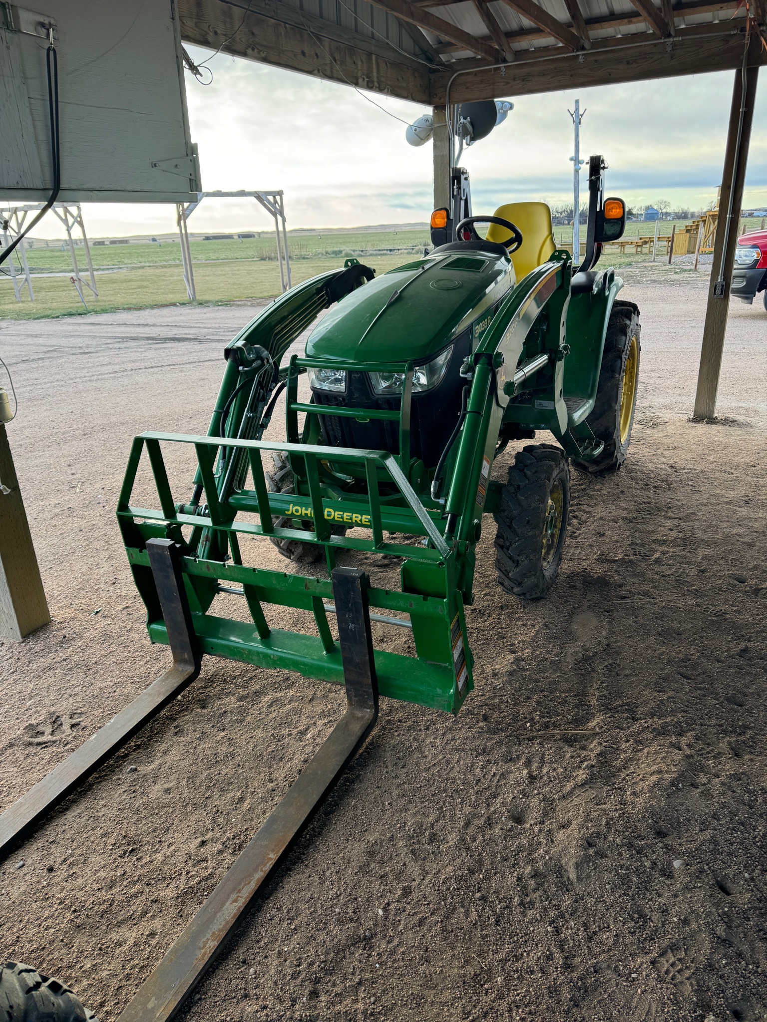 2023 John Deere 3033R Tractor