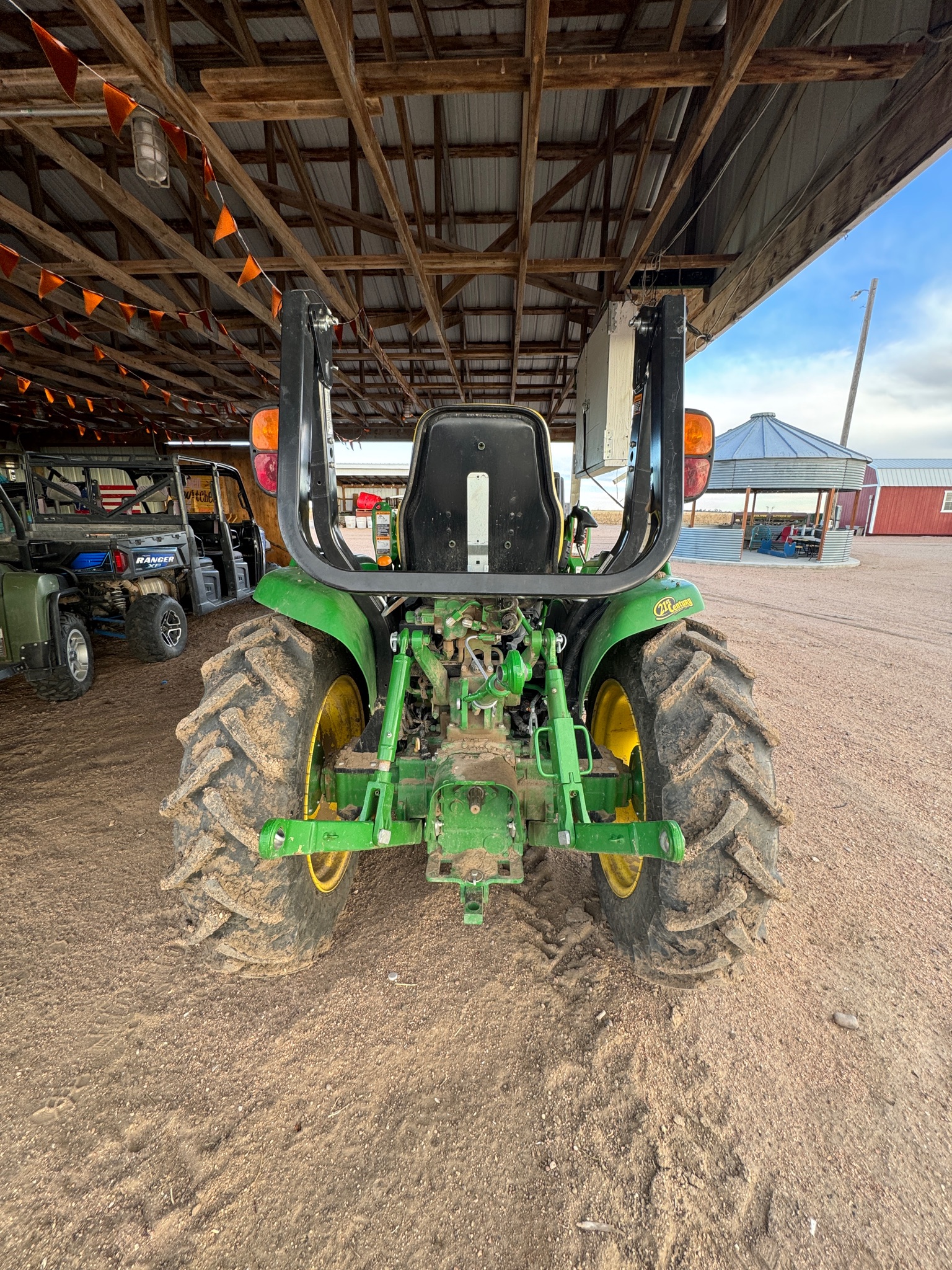 2023 John Deere 3033R Tractor