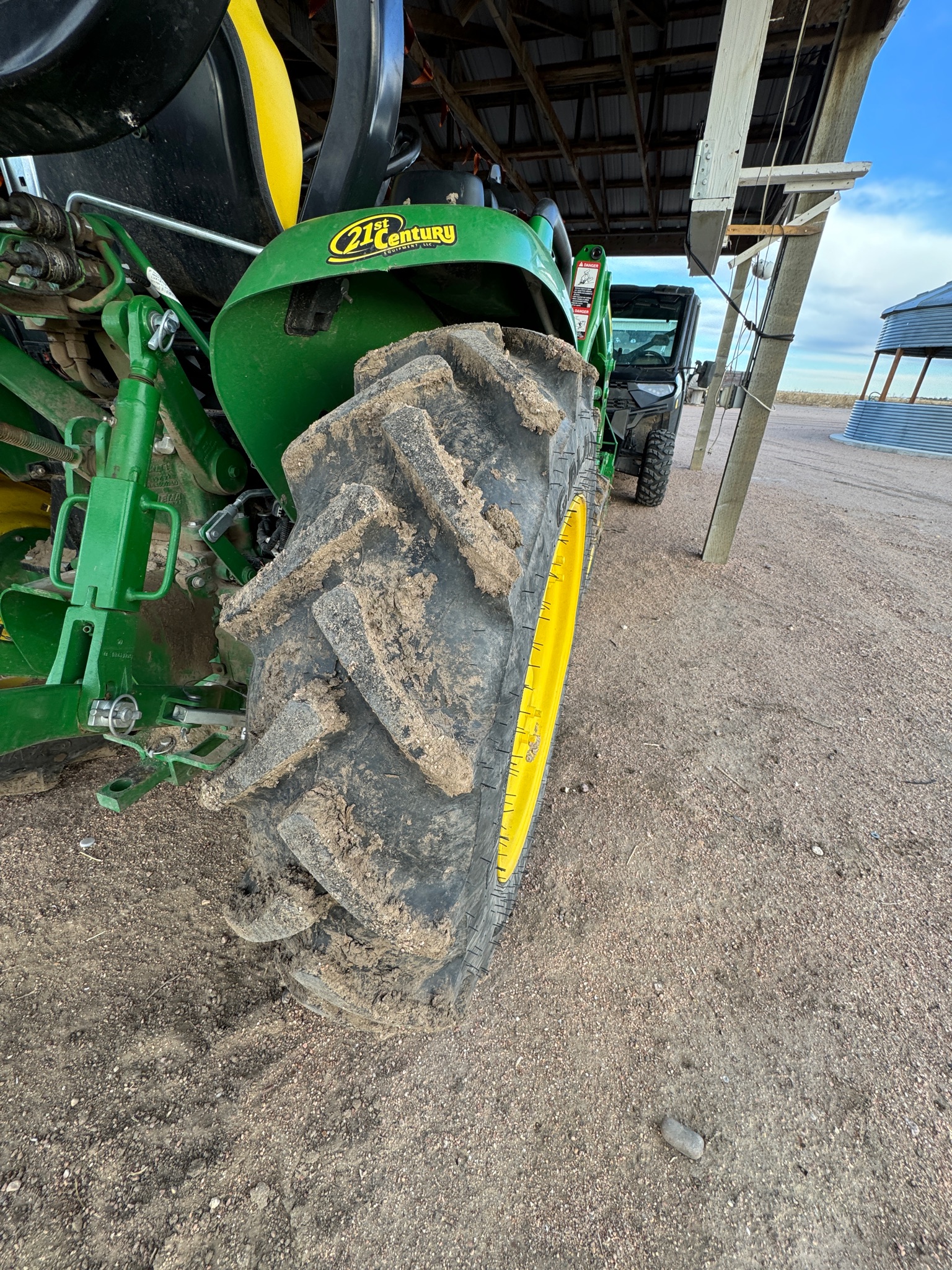 2023 John Deere 3033R Tractor