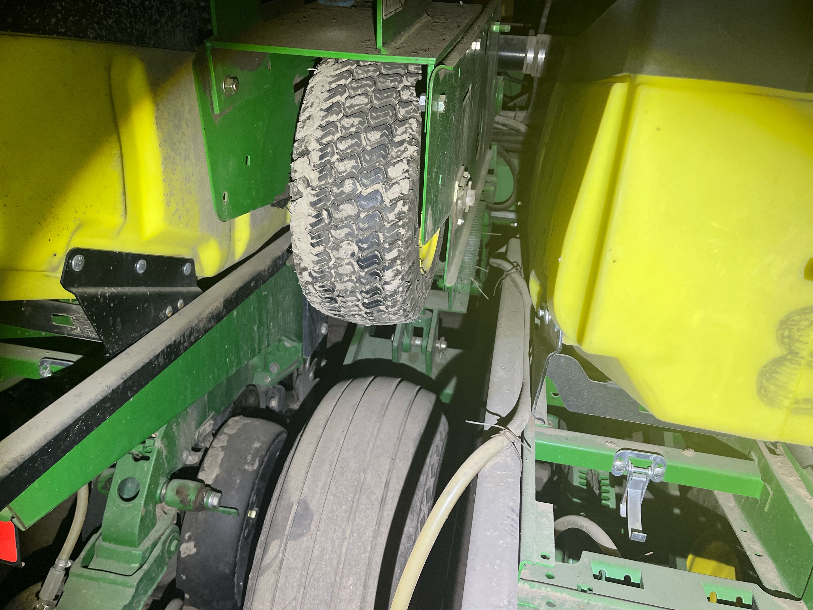 2011 John Deere 1760 Planter/Row