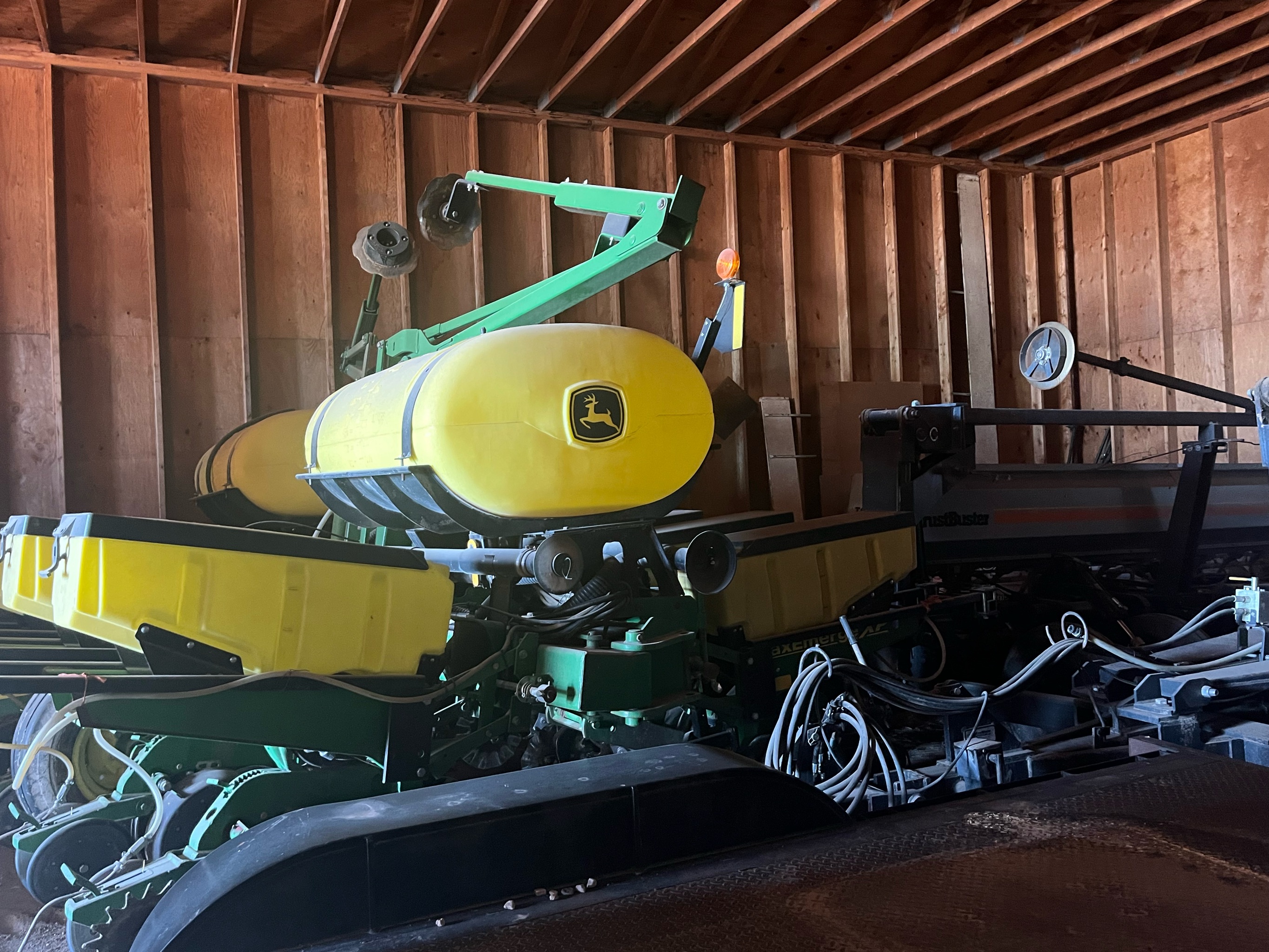 2011 John Deere 1760 Planter/Row