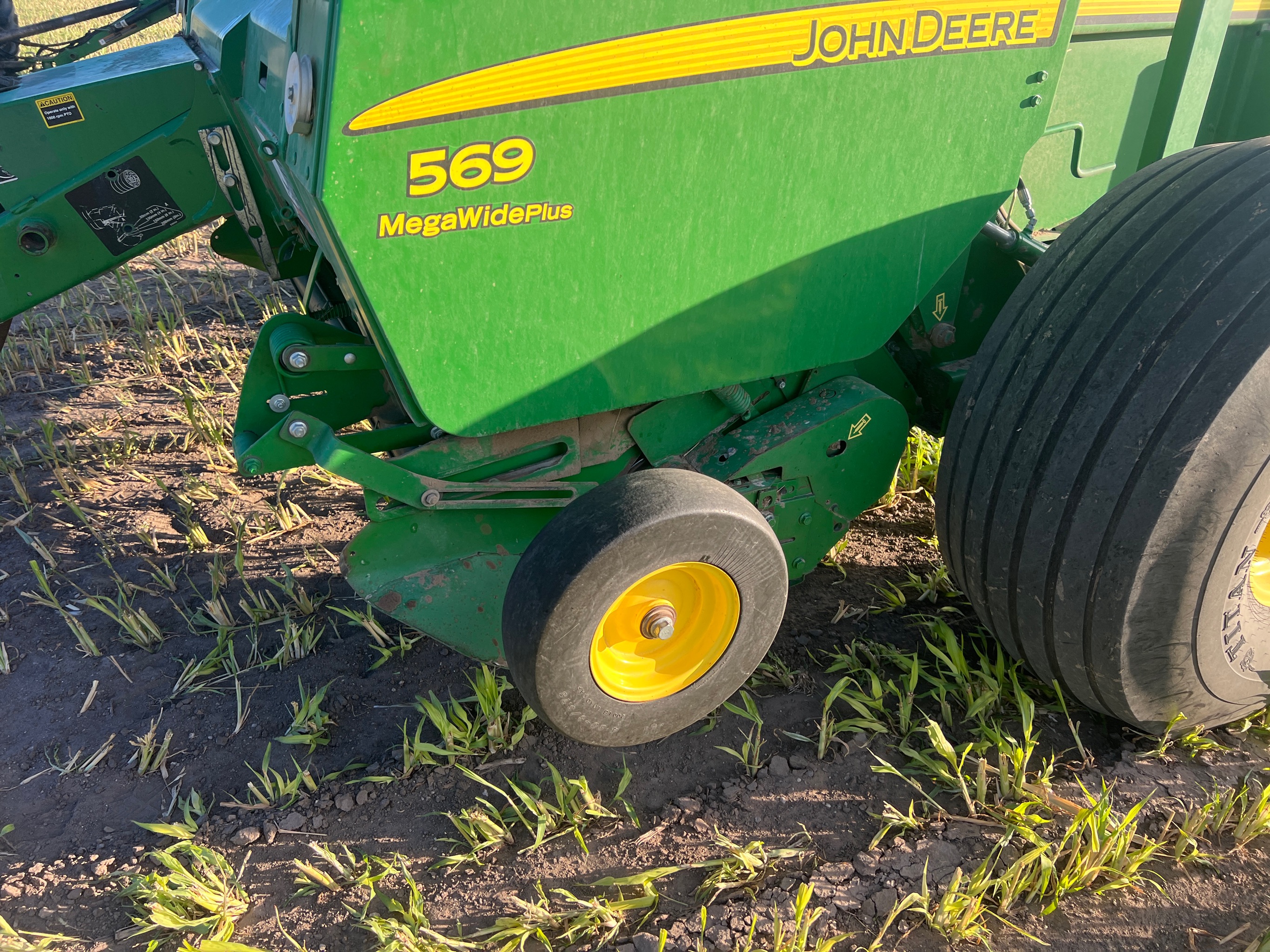 2015 John Deere 569 Baler/Round