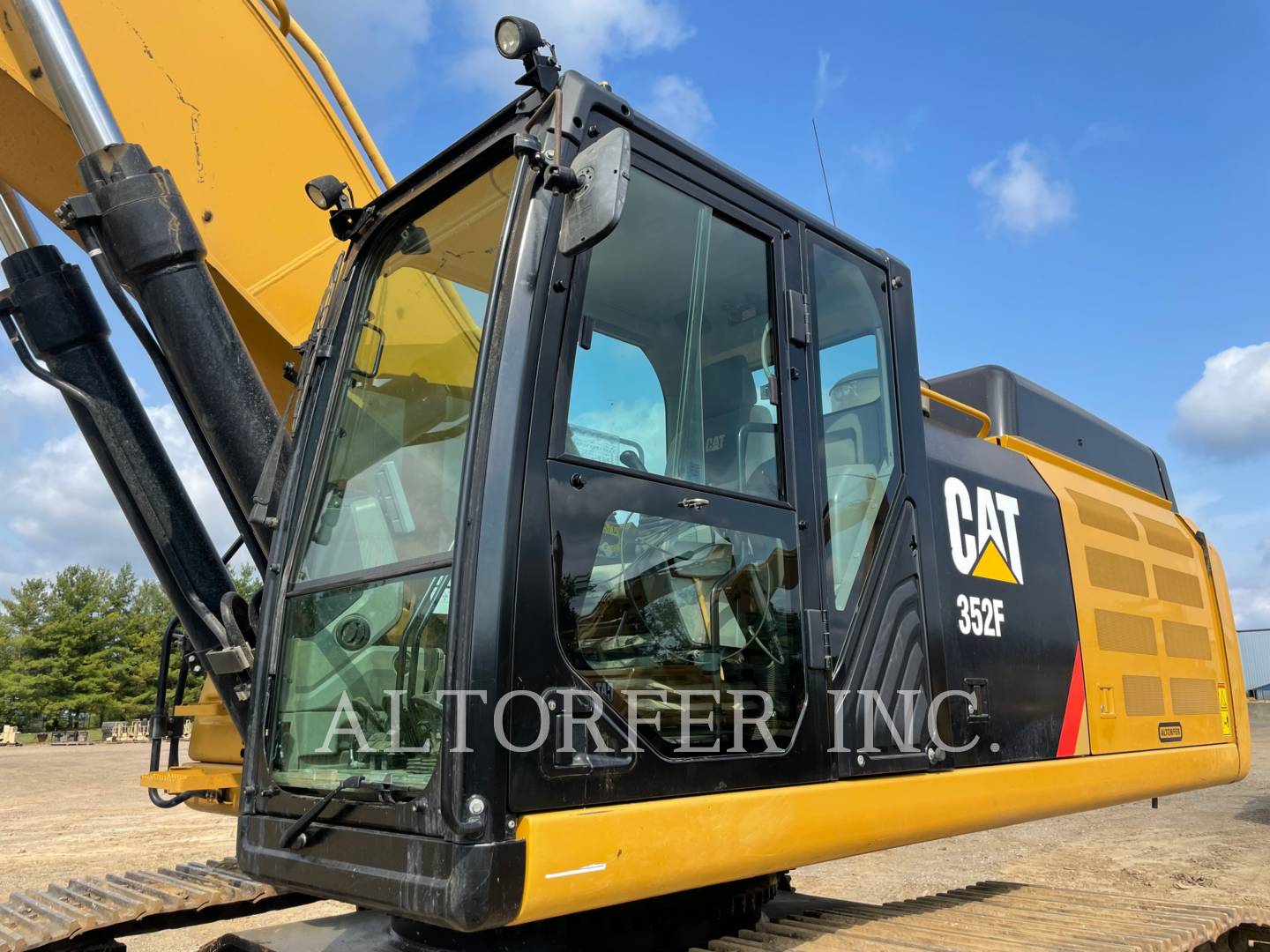 2017 Caterpillar 352F Excavator