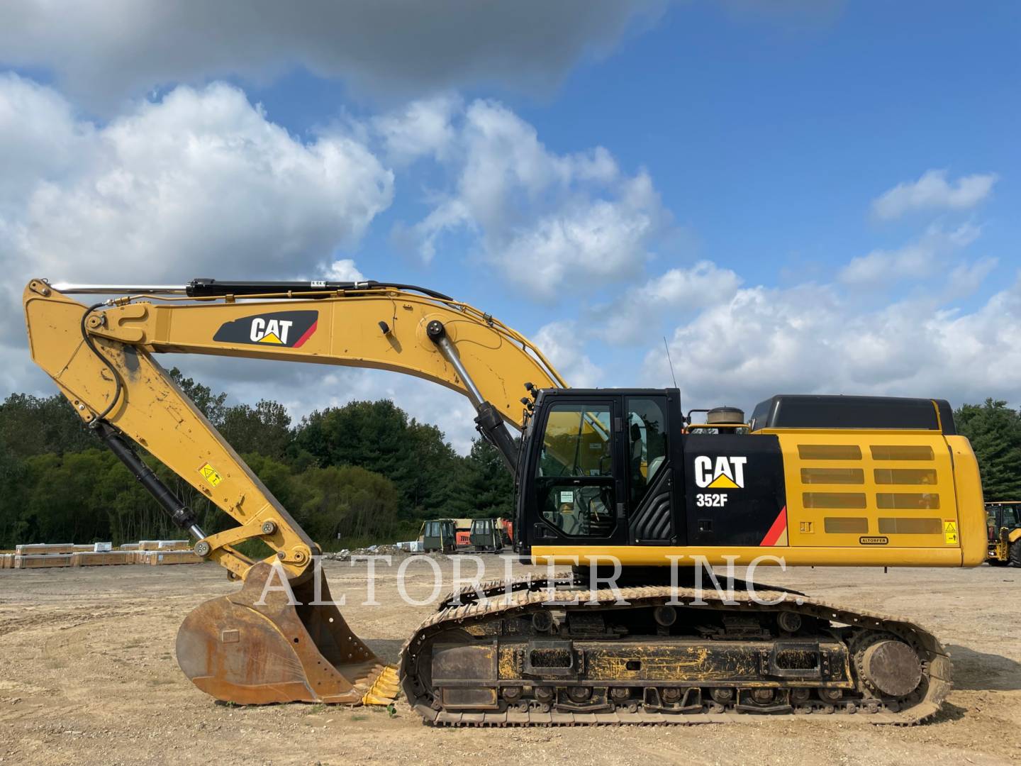 2017 Caterpillar 352F Excavator