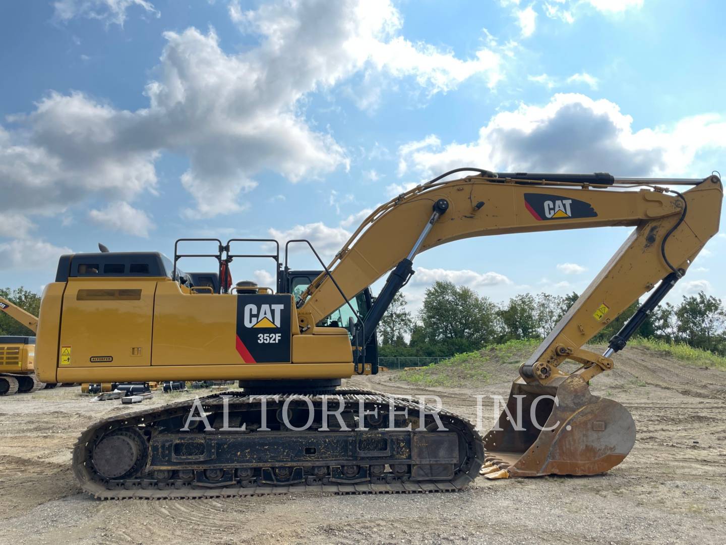 2017 Caterpillar 352F Excavator