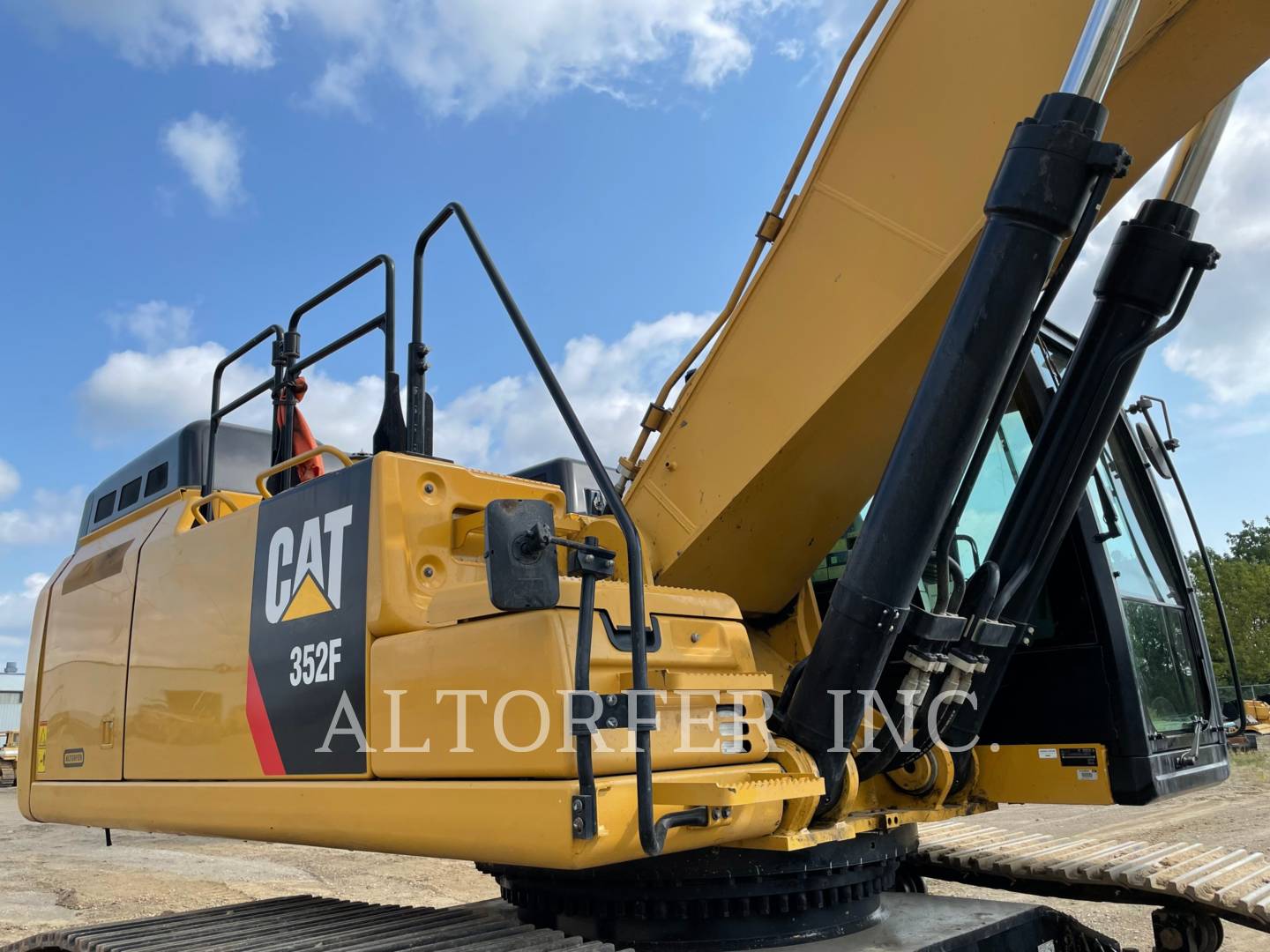 2017 Caterpillar 352F Excavator