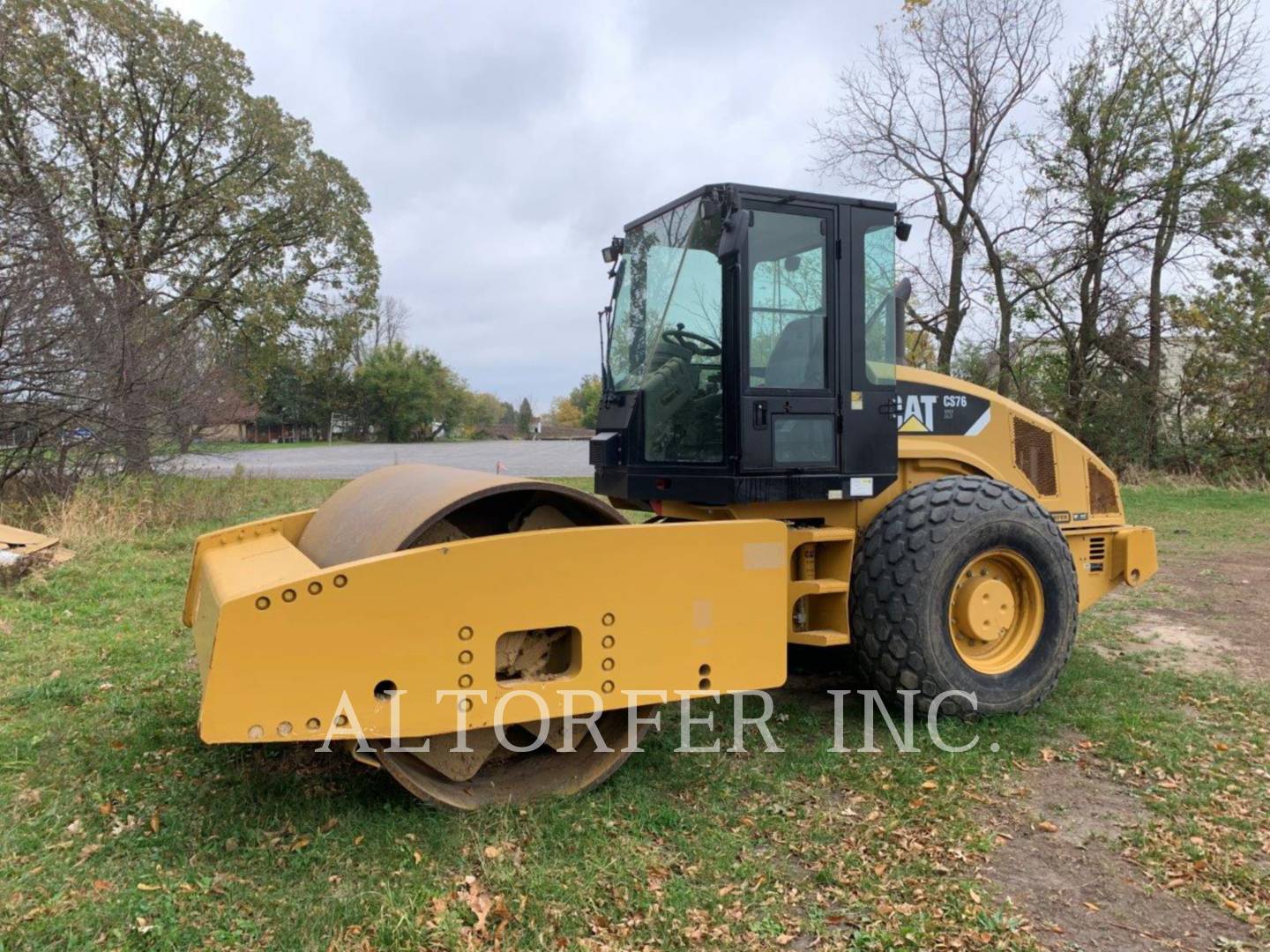 2011 Caterpillar CS76 XT Vibratory Single