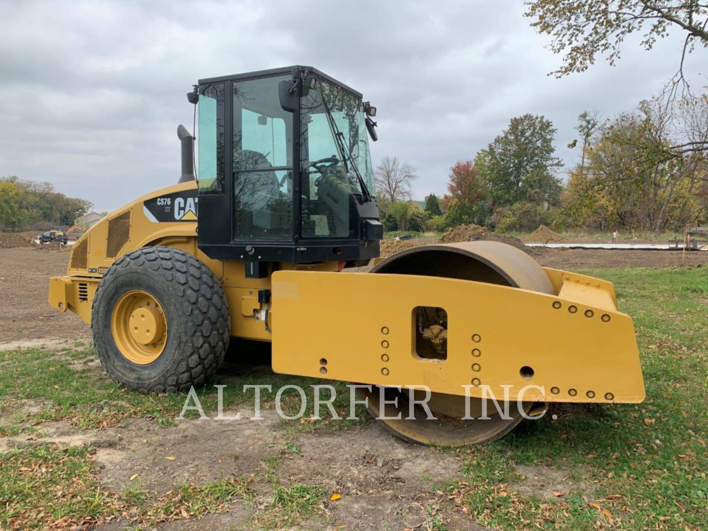 2011 Caterpillar CS76 XT Vibratory Single