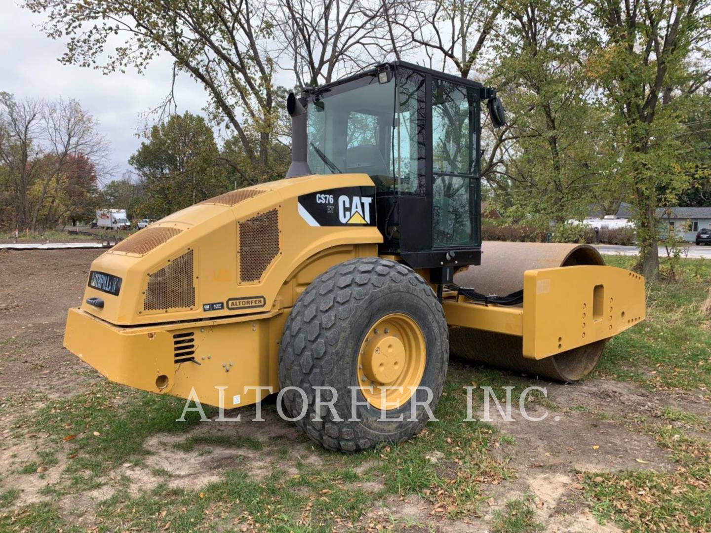 2011 Caterpillar CS76 XT Vibratory Single