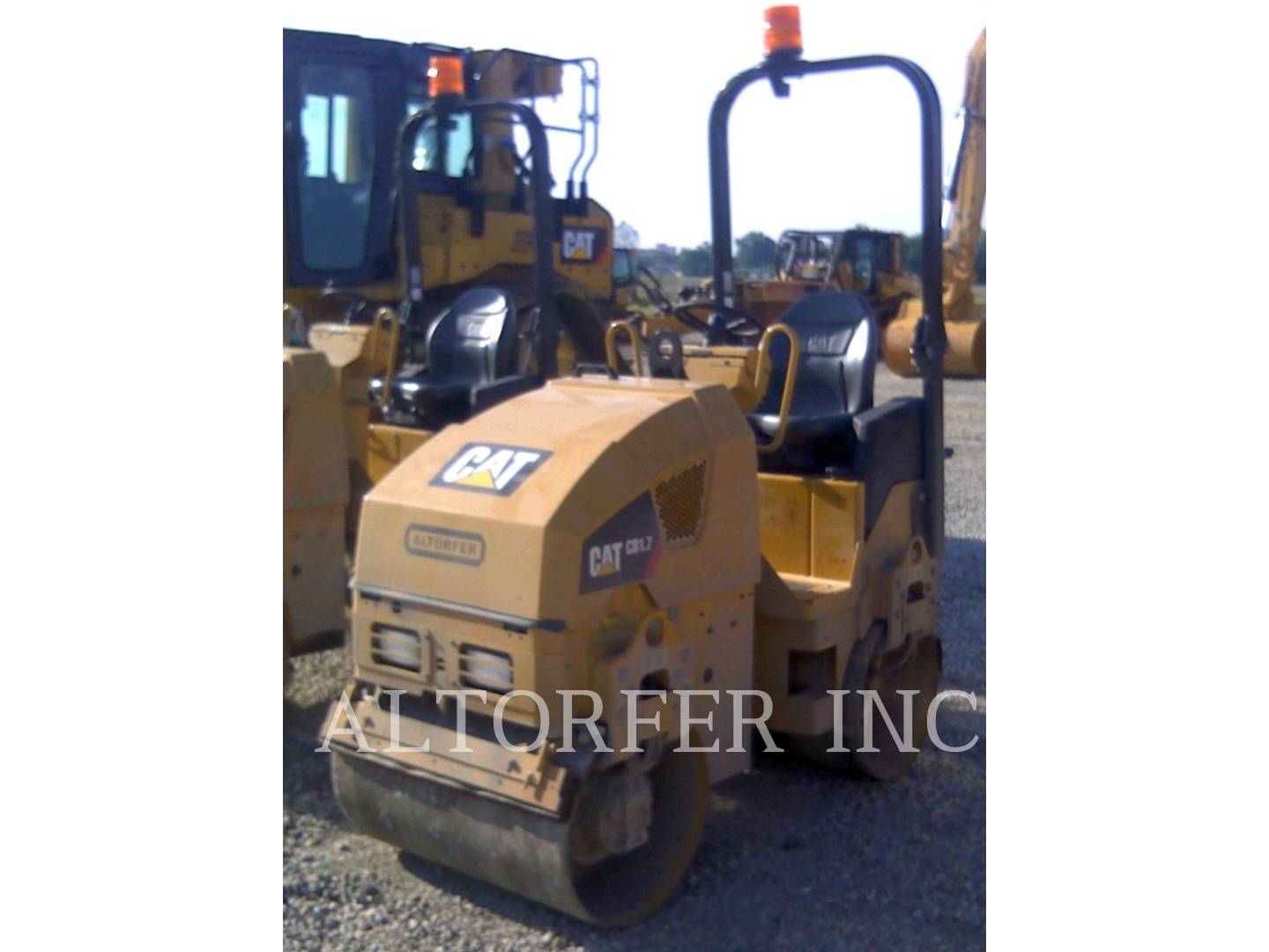 2019 Caterpillar CB1.7 Vibratory Double