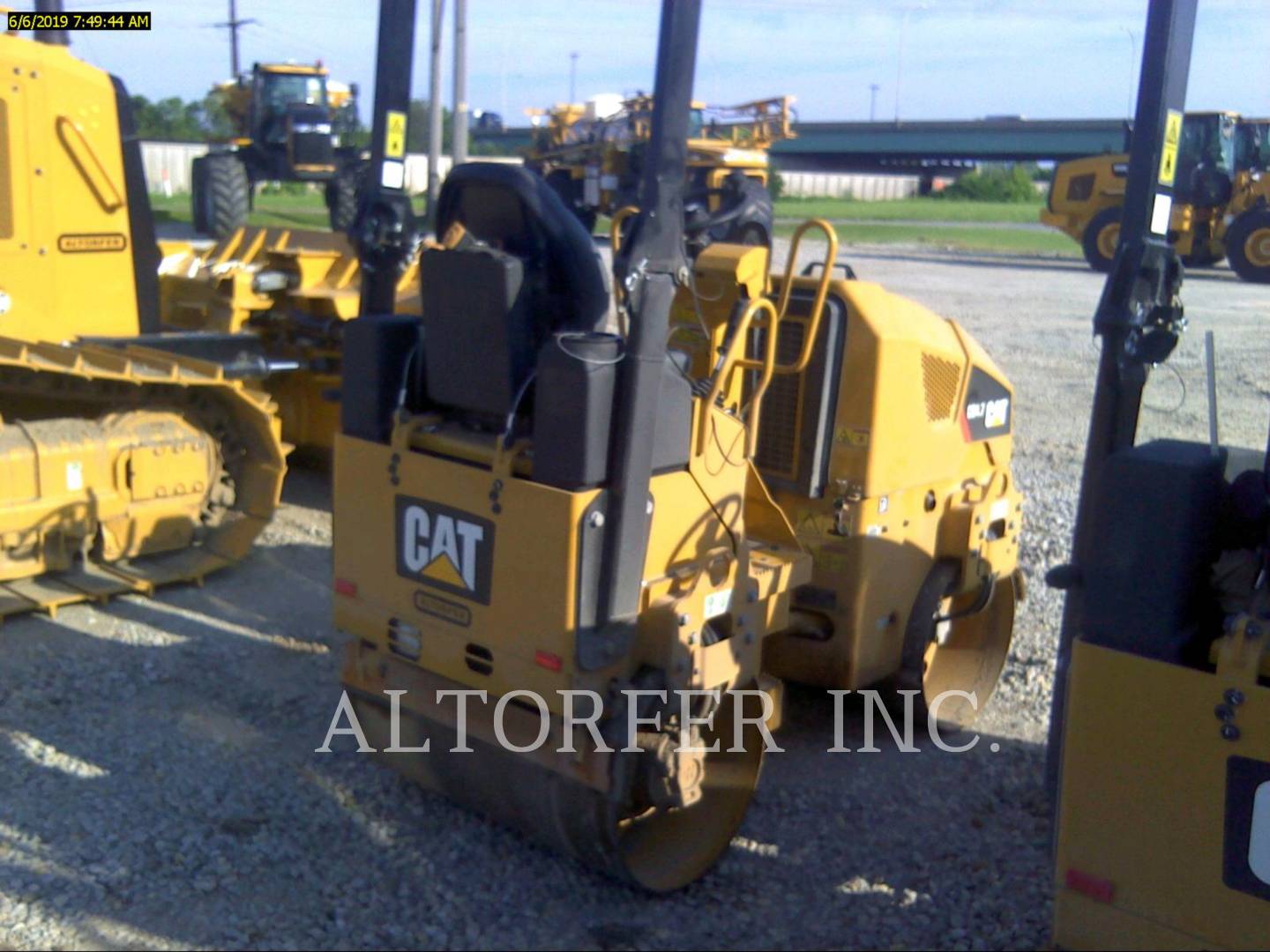 2019 Caterpillar CB1.7 Vibratory Double