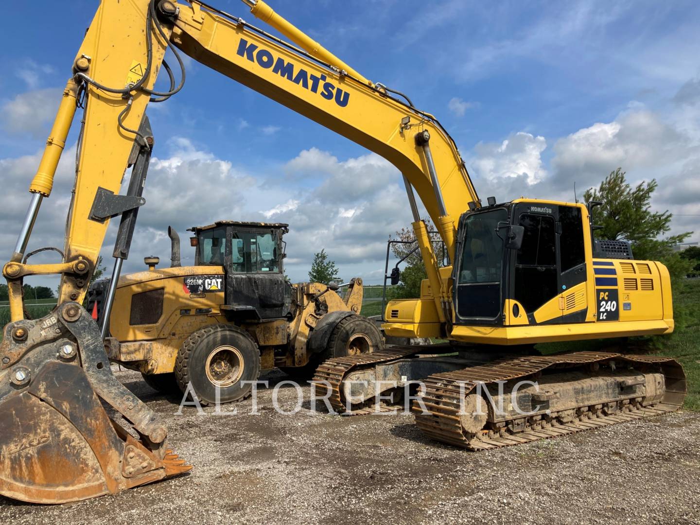 2020 Komatsu PC240LC-11 Excavator