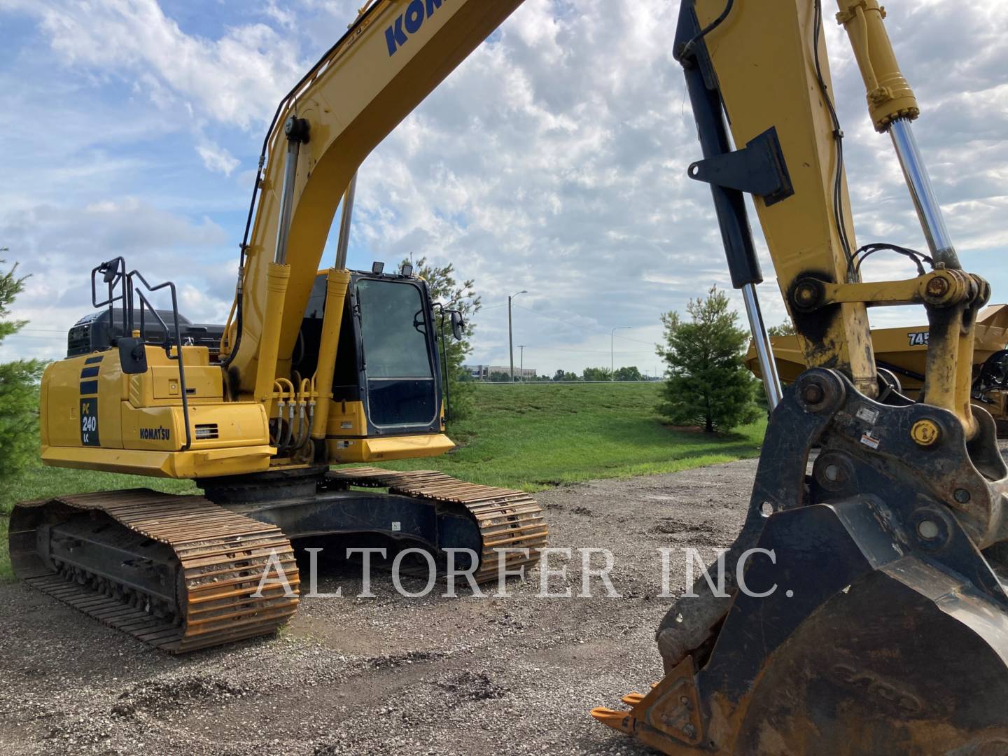 2020 Komatsu PC240LC-11 Excavator