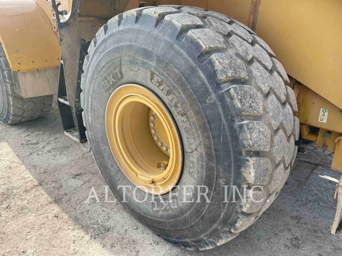 2017 Caterpillar 972M Wheel Loader