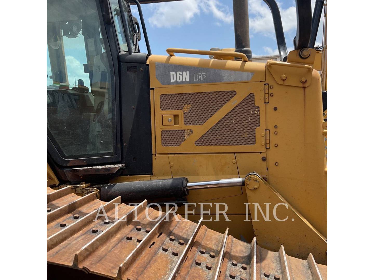 2015 Caterpillar D6N LGP Dozer