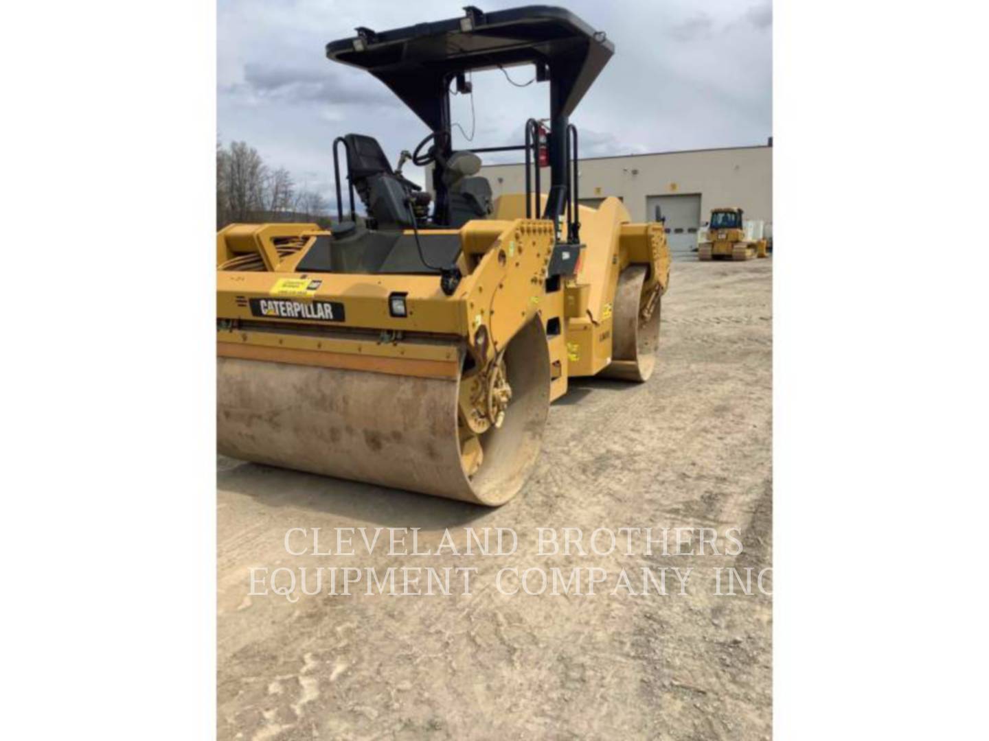 2013 Caterpillar CB64 Compactor