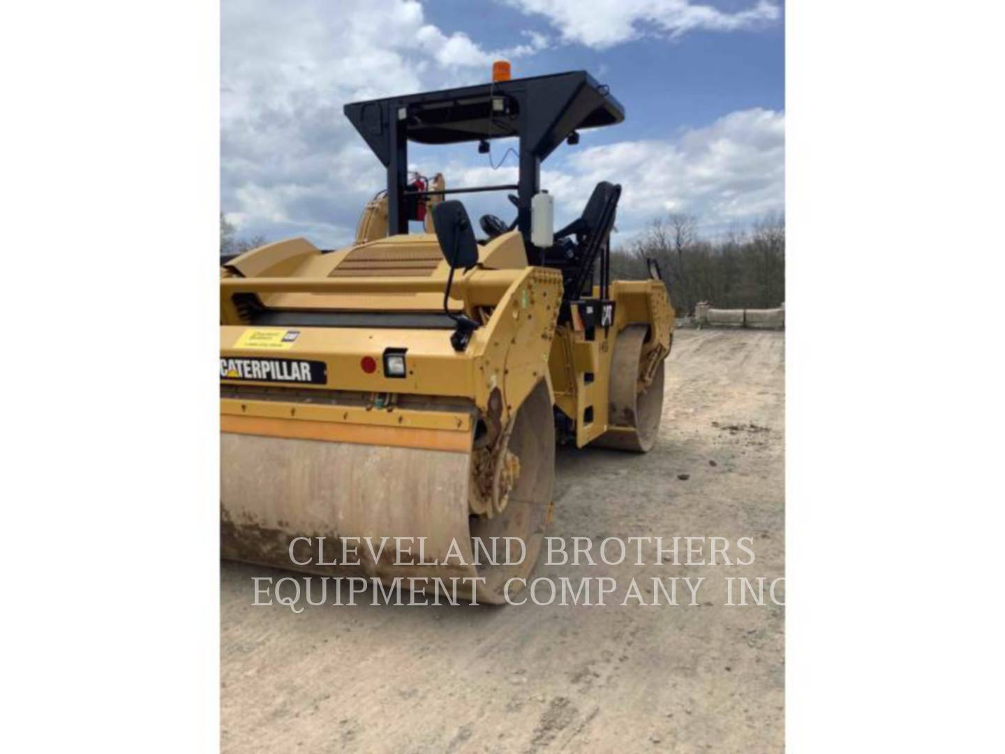 2013 Caterpillar CB64 Compactor