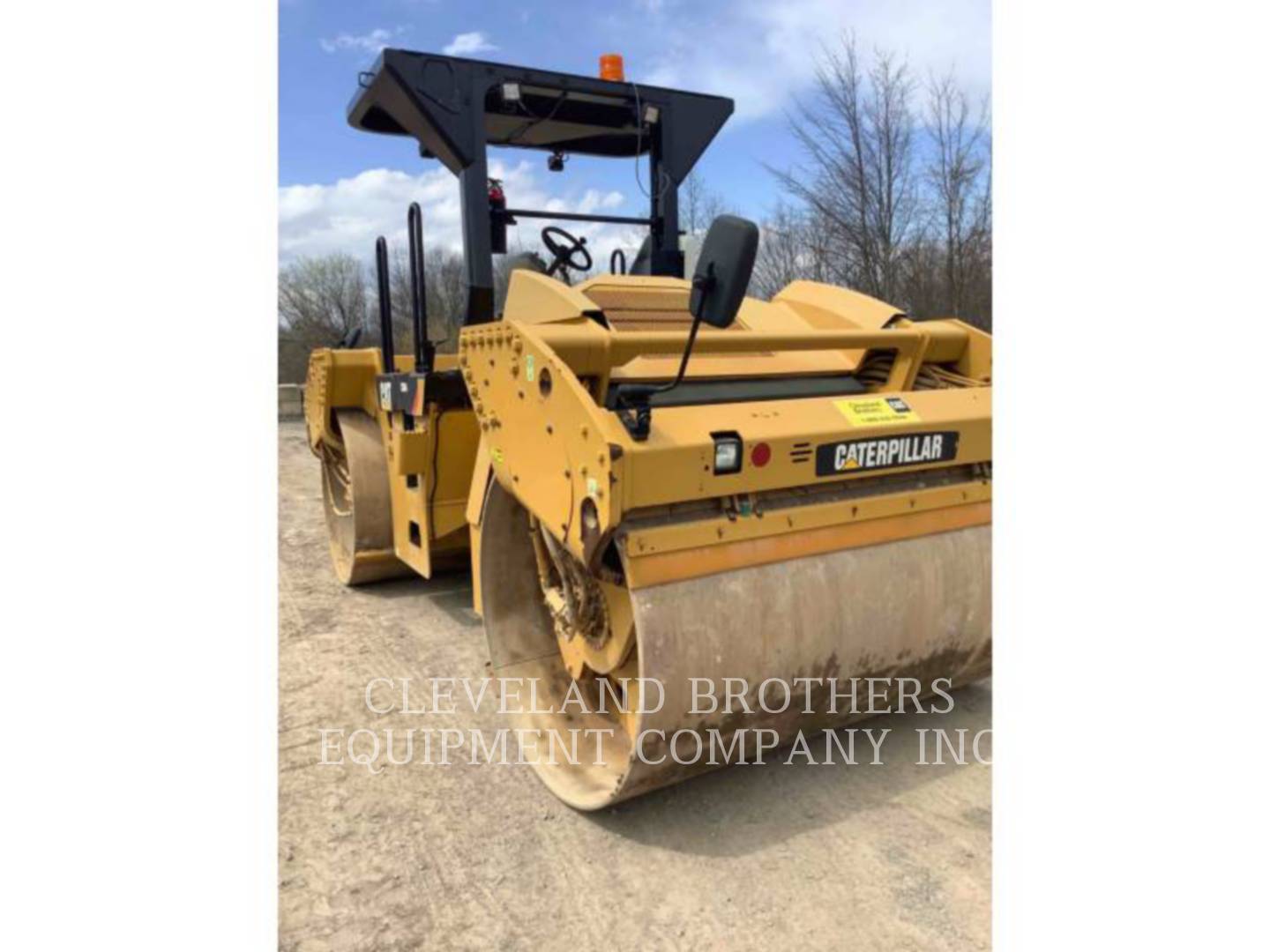 2013 Caterpillar CB64 Compactor