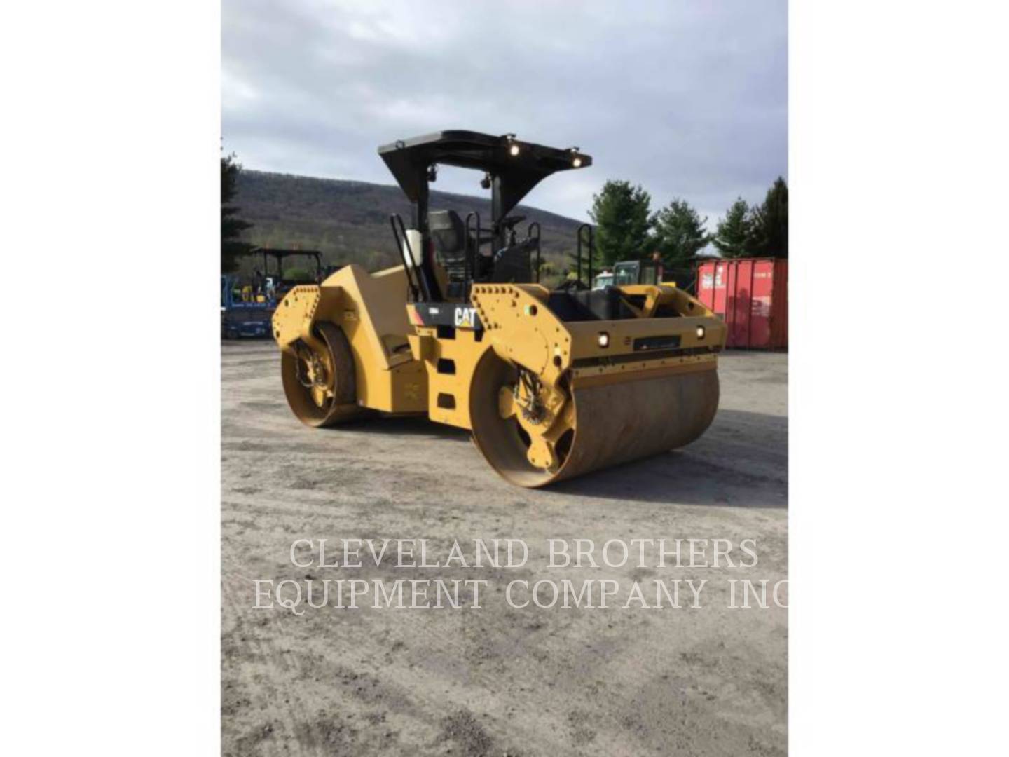 2014 Caterpillar CB64 Compactor