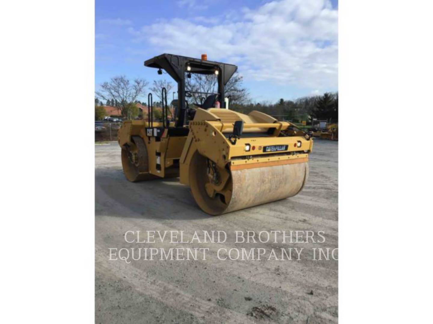 2014 Caterpillar CB64 Compactor